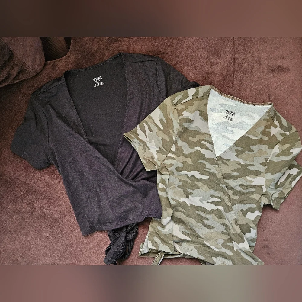 PINK Victoria's Secret - Camo & Black Cropped Twist Tie Top Bundle Size Medium - Picture 1 of 4